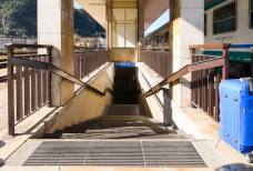 Bahnhof Bozen: Treppe zur Unterführung